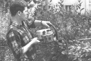 1967: Add-on hedge trimmer