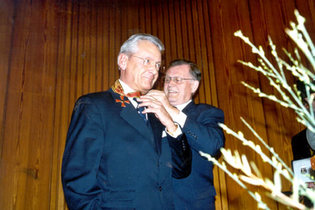 2002: Honour for Hans Peter Stihl